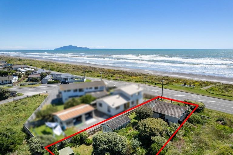 Photo of property in 224 Marine Parade, Otaki Beach, Otaki, 5512