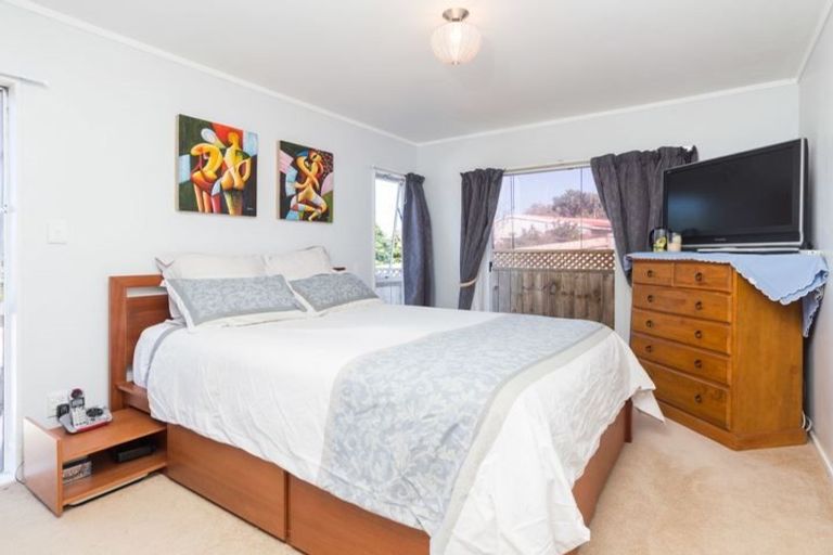 Photo of property in 2/6 Sandgate Avenue, Botany Downs, Auckland, 2010