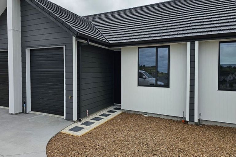 Photo of property in 13 Metoriti Crescent, Karaka, 2124