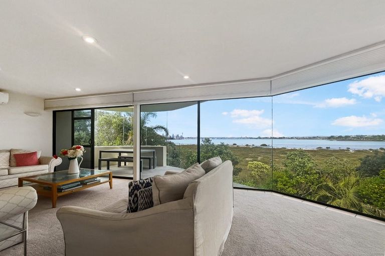 Photo of property in 2/40 Walter Street, Hauraki, Auckland, 0622