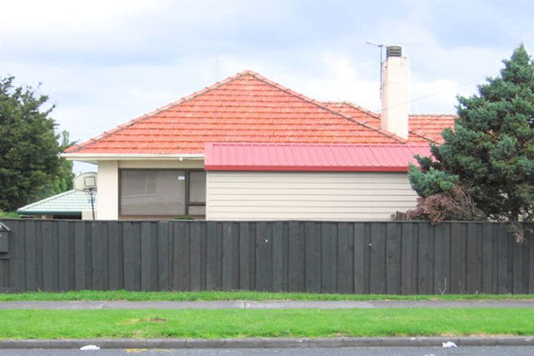 Photo of property in 1 Rogers Road, Manurewa, Auckland, 2102