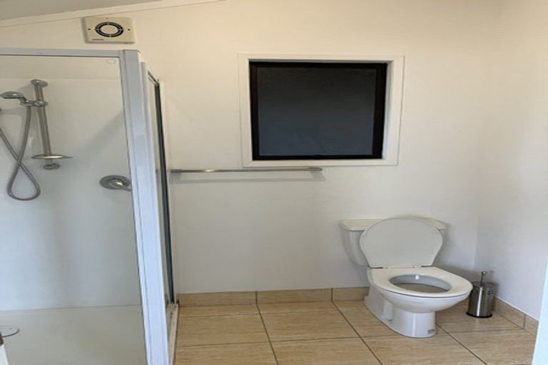 Photo of property in 2/17a Hillcrest Avenue, Hillcrest, Auckland, 0627