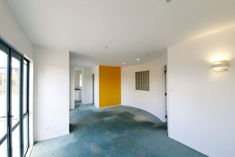 Photo of property in 2/38 Gulf View Road, Murrays Bay, Auckland, 0630