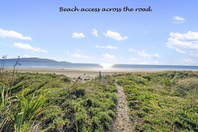 Photo of property in 98 Field Way, Waikanae Beach, Waikanae, 5036