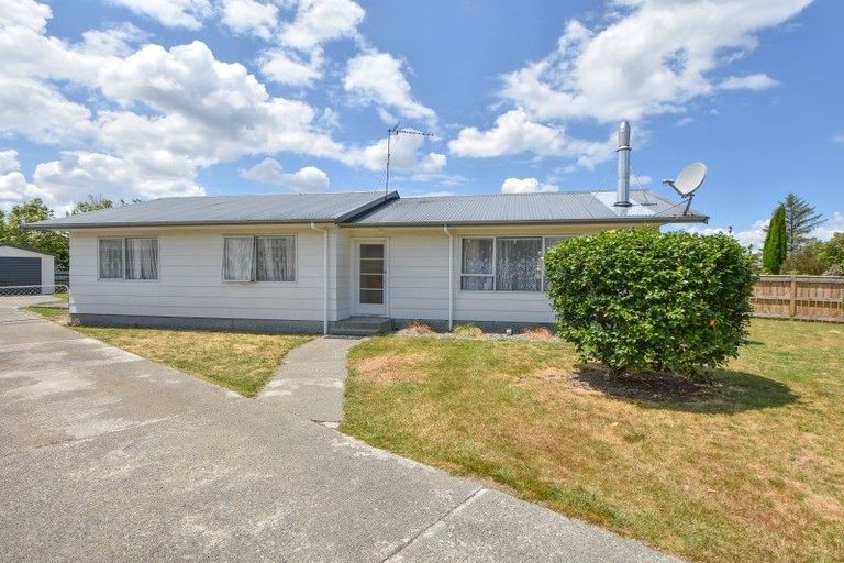 Photo of property in 16 Fisher Place, Carterton, 5713
