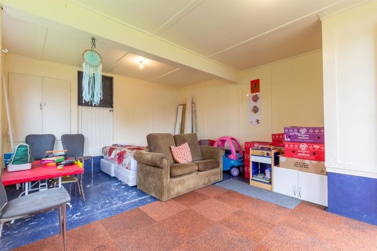 Photo of property in 17 Elizabeth Drive, West Harbour, Auckland, 0618