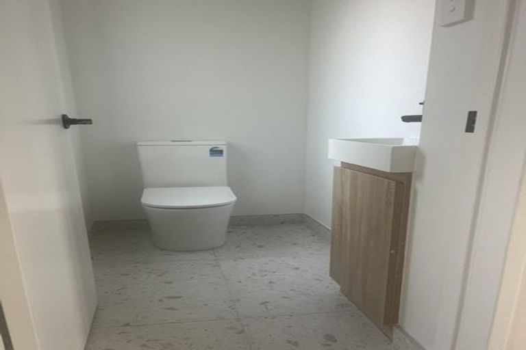 Photo of property in 4a Lowell Place, Massey, Auckland, 0614