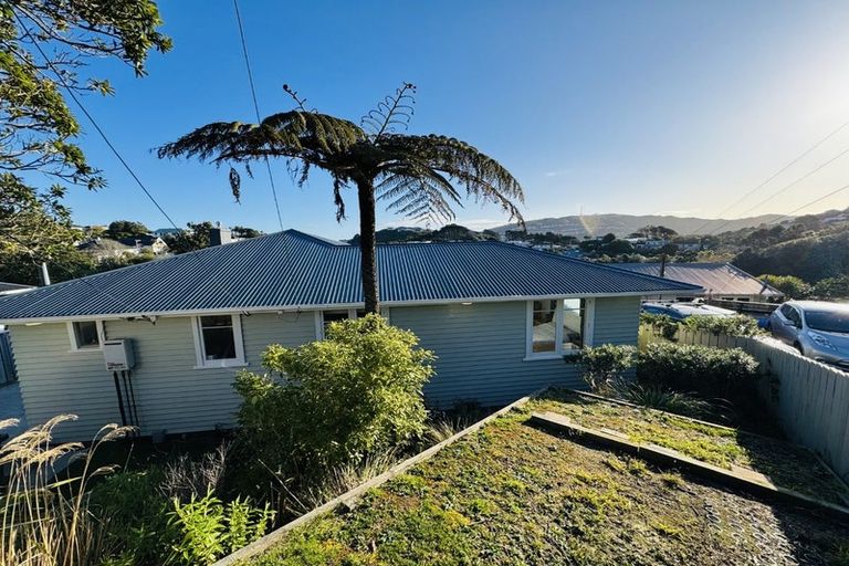 Photo of property in 50 Black Rock Road, Newlands, Wellington, 6037