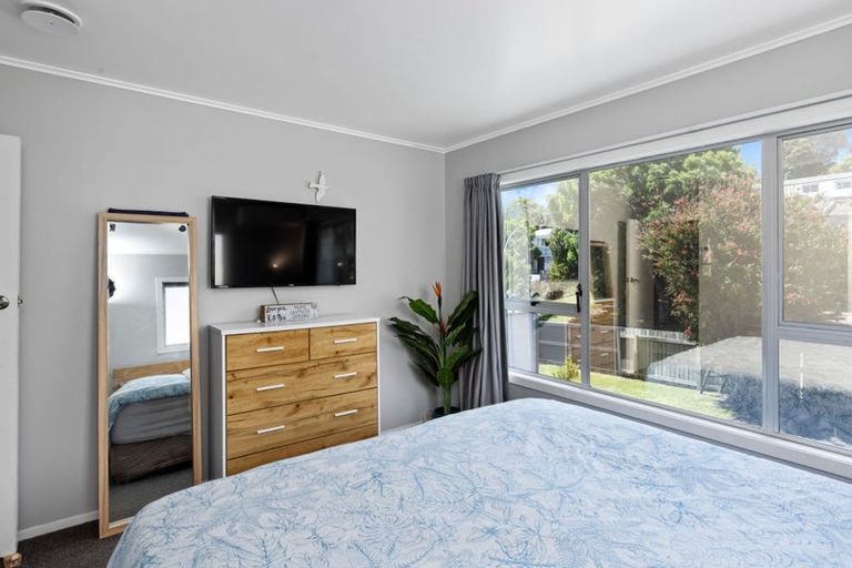 Photo of property in 7 William Hadlow Place, Hatfields Beach, Orewa, 0931