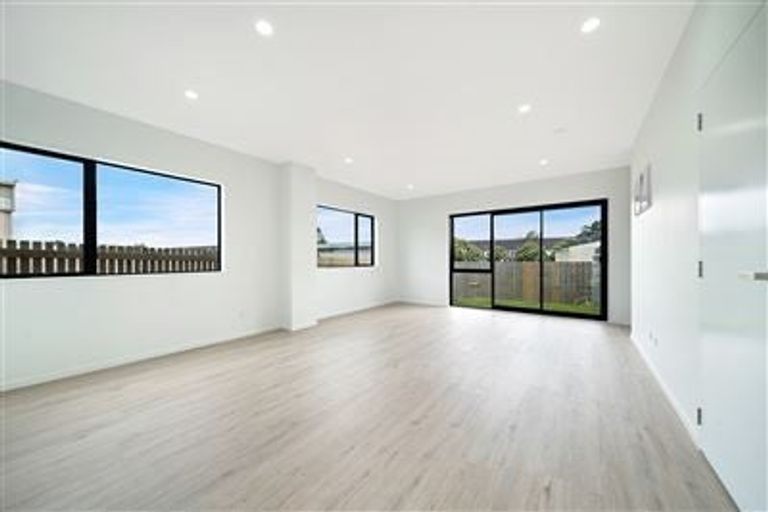 Photo of property in 41 Eileen Newey Place, Henderson, Auckland, 0612