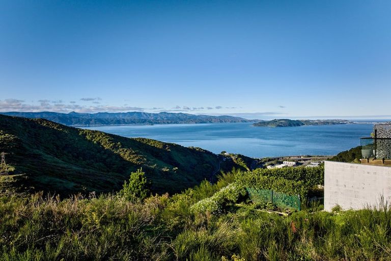 Photo of property in 33 Grumman Lane, Newlands, Wellington, 6037