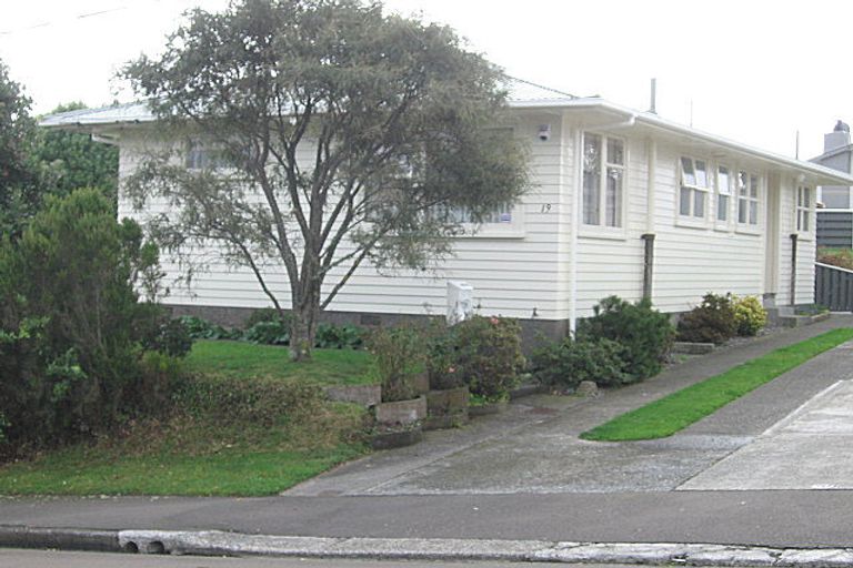 Photo of property in 19 Cara Crescent, Paparangi, Wellington, 6037