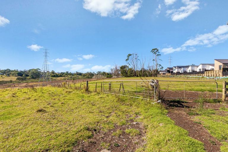 Photo of property in 23 Red Hills Road, Massey, Auckland, 0614