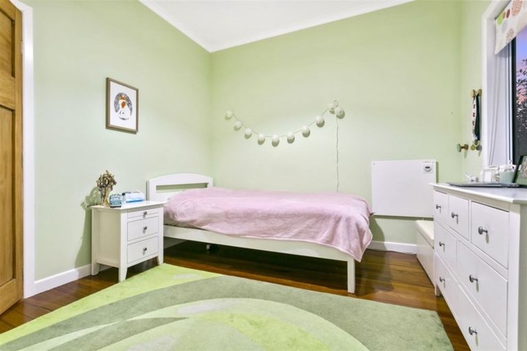 Photo of property in 104 Beach Road, Castor Bay, Auckland, 0620