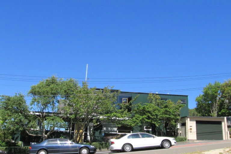 Photo of property in 12 Salmont Place, Kelburn, Wellington, 6012