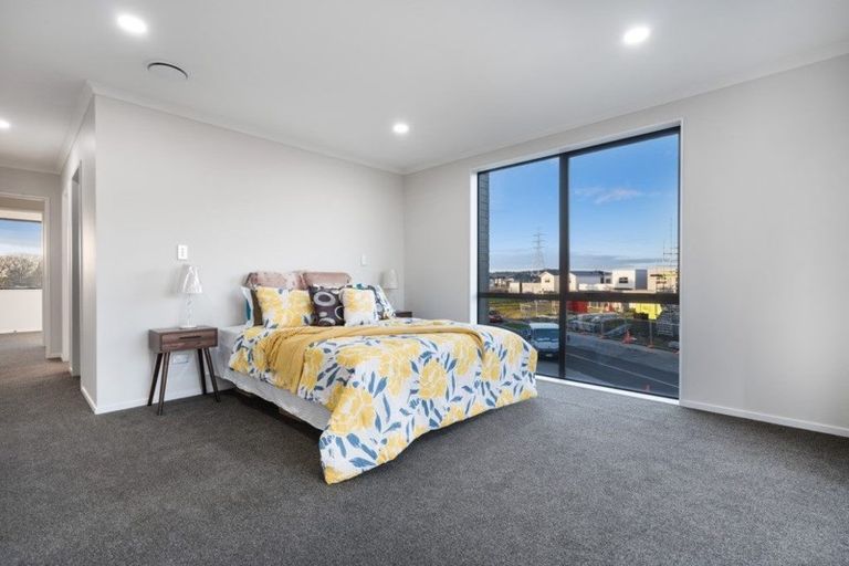 Photo of property in 11 Karokaro Road, Takanini, 2112