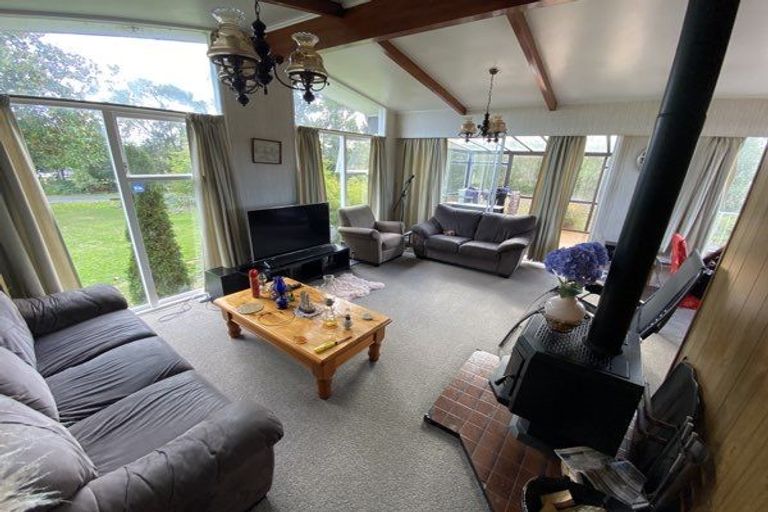 Photo of property in 96 Koraha Road, Kumeu, 0892