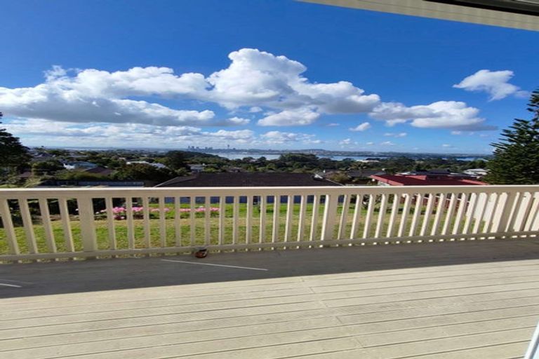 Photo of property in 14 Chelsea View Drive, Chatswood, Auckland, 0626