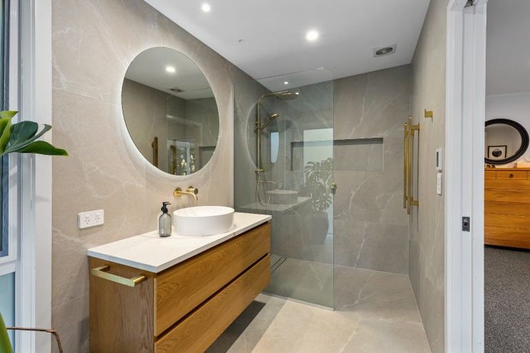 Photo of property in 74 Duncansby Road, Stanmore Bay, Whangaparaoa, 0932