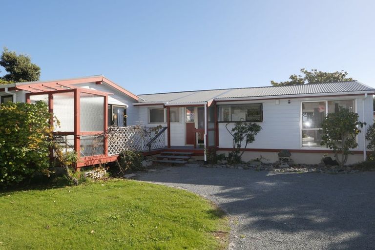 Photo of property in 1 Makora Road, Otaihanga, Paraparaumu, 5036