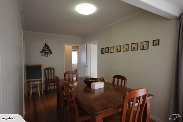 Photo of property in 44 Amberley Avenue, Te Atatu South, Auckland, 0610