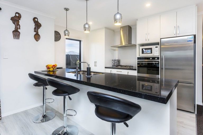 Photo of property in 10 Passchendaele Grove, Trentham, Upper Hutt, 5018