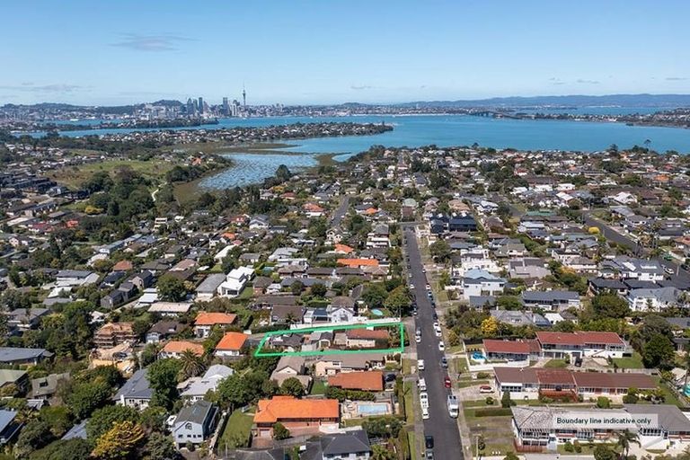 Photo of property in 2/22 Onepoto Road, Hauraki, Auckland, 0622