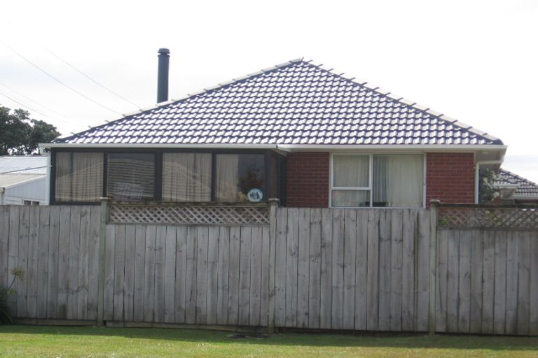 Photo of property in 1/9 Albert Road, Kelston, Auckland, 0602