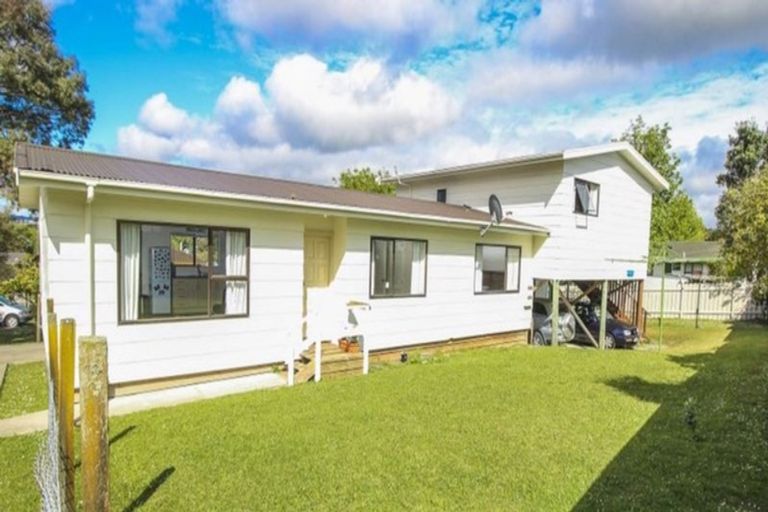 Photo of property in 142 Moire Road, West Harbour, Auckland, 0618