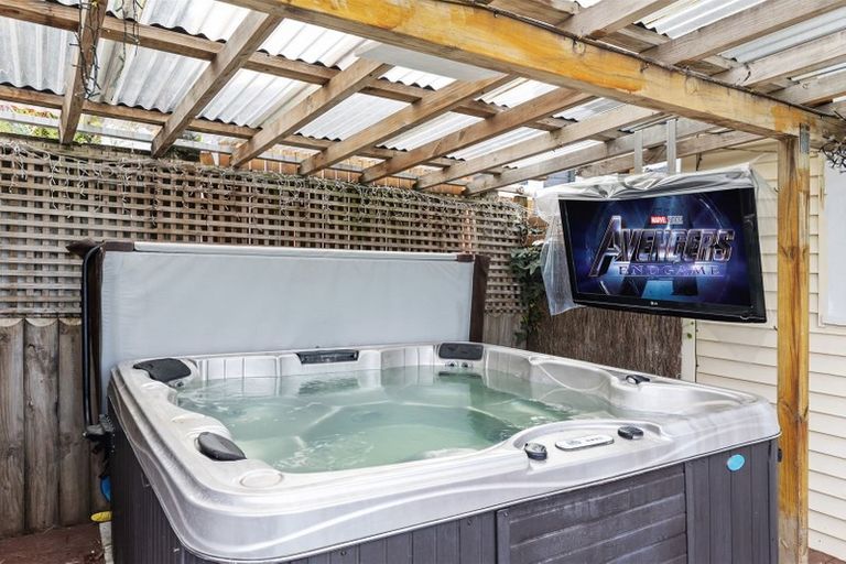 Photo of property in 38 Normanton Street, Glenfield, Auckland, 0629