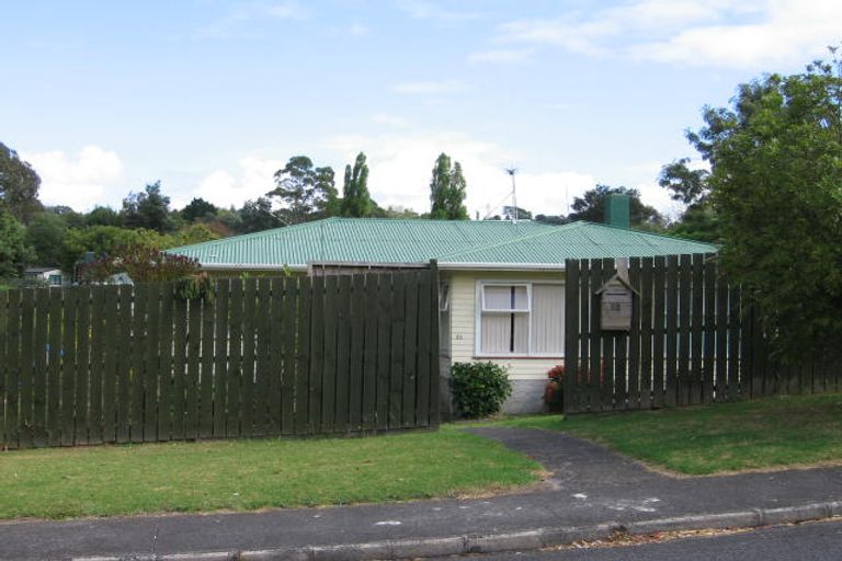 Photo of property in 39 La Rosa Street, Green Bay, Auckland, 0604