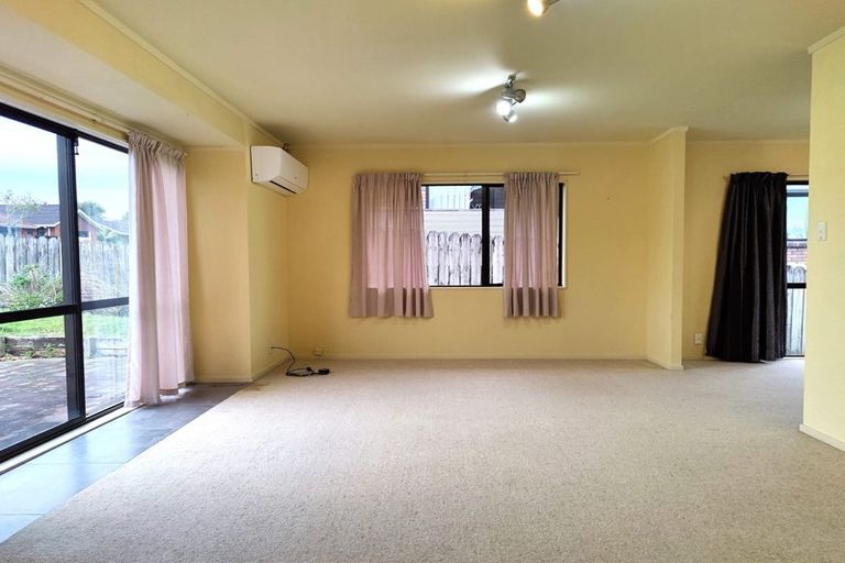 Photo of property in 18 Channing Crescent, Botany Downs, Auckland, 2010