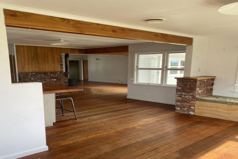 Photo of property in 8 Donnelly Street, Oakura, 4314