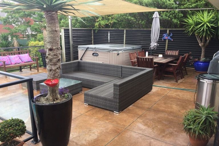 Photo of property in 95 Bradbury Road, Botany Downs, Auckland, 2010