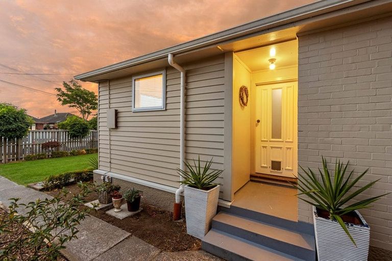 Photo of property in 24 Bournemouth Crescent, Aranui, Christchurch, 8061