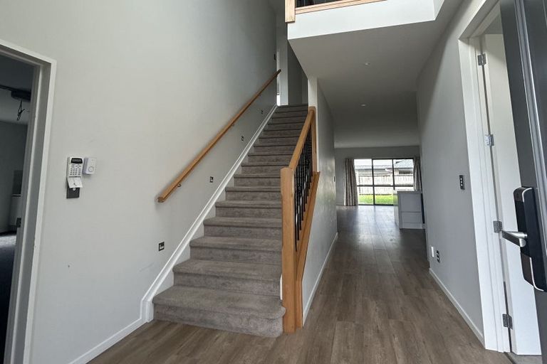 Photo of property in 25 Bordeaux Parade, Te Atatu South, Auckland, 0610