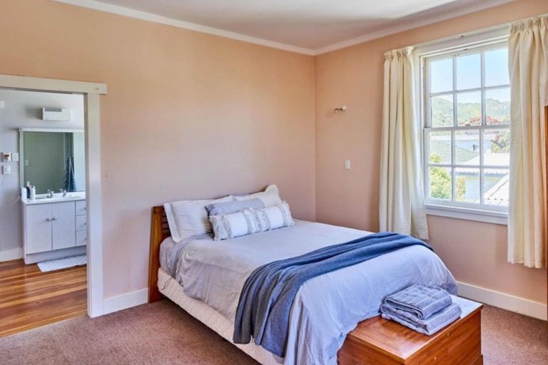 Photo of property in 83 Oroua Street, Eastbourne, Lower Hutt, 5013