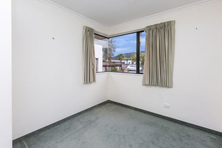 Photo of property in 6 Kowhai Avenue, Ebdentown, Upper Hutt, 5018