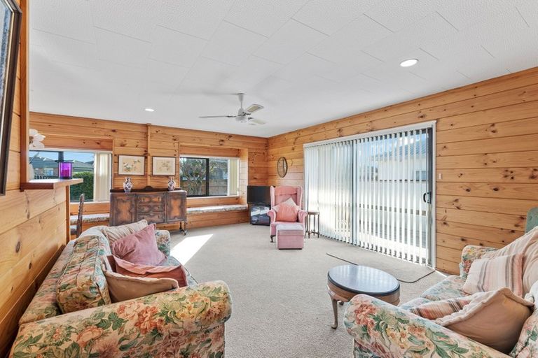 Photo of property in 9 Melanie Place, Orewa, 0931