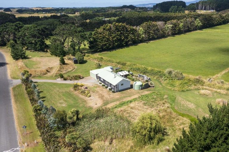 Photo of property in 75 Strathnaver Drive, Waikawa Beach, Levin, 5573