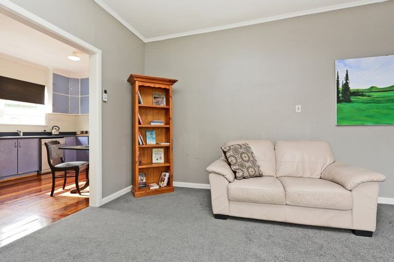 Photo of property in 916 Grove Road, Mayfair, Hastings, 4122