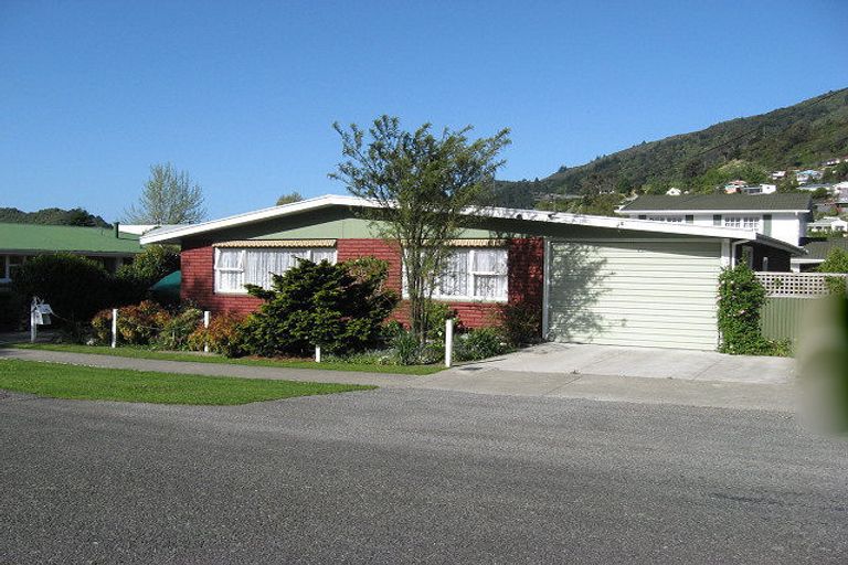 Photo of property in 42 Devon Street, Picton, 7220