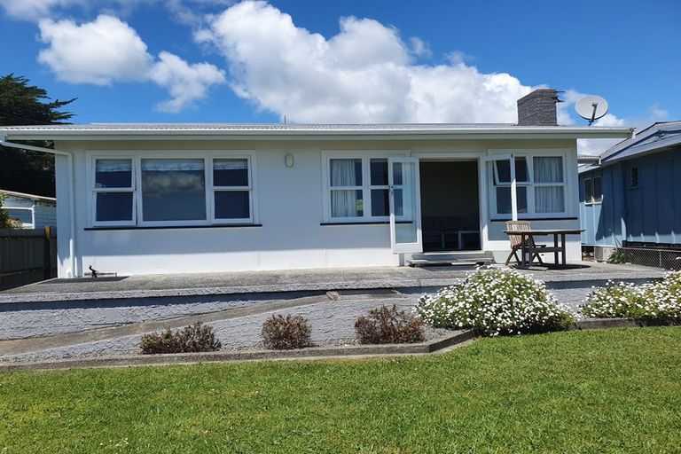 Photo of property in 13 Kawakawa Bay Coast Road, Kawakawa Bay, Papakura, 2585