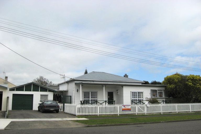 Photo of property in 14 Montgomery Street, Levin, 5510