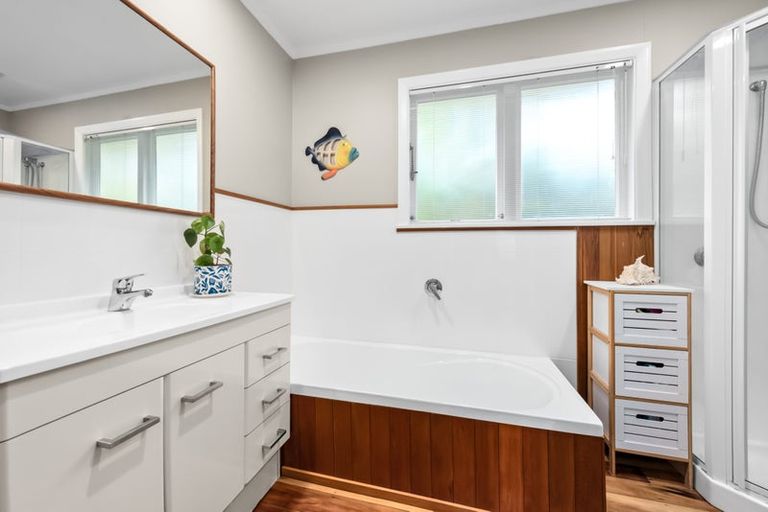 Photo of property in 19 Fincham Road, Raumati Beach, Paraparaumu, 5032