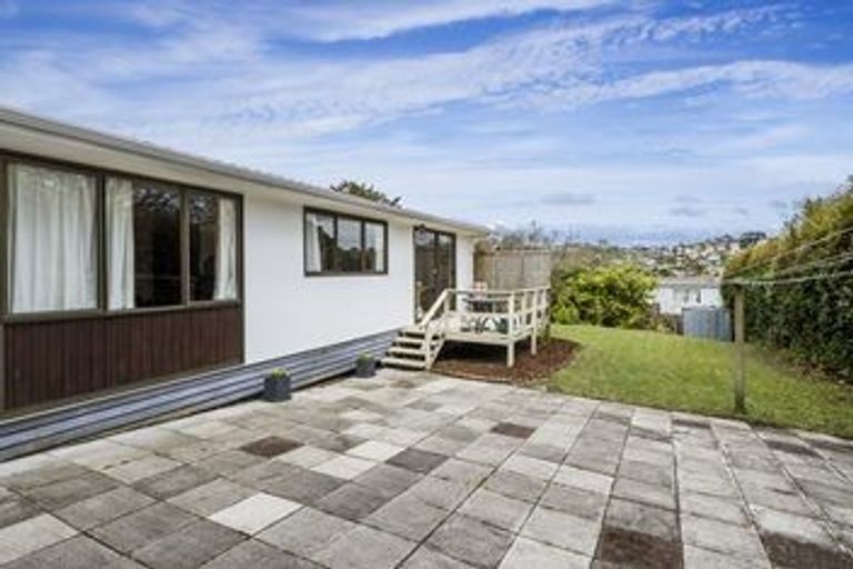 Photo of property in 2/520 Beach Road, Murrays Bay, Auckland, 0630