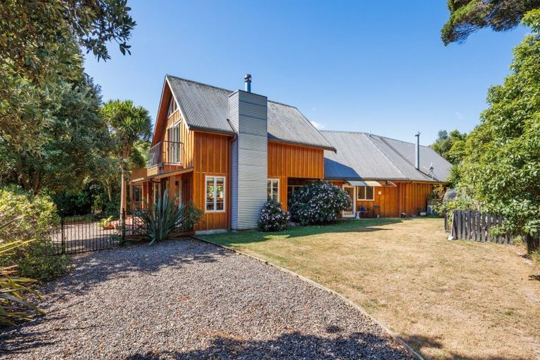 Photo of property in 355 Turitea Road, Turitea, Palmerston North, 4472