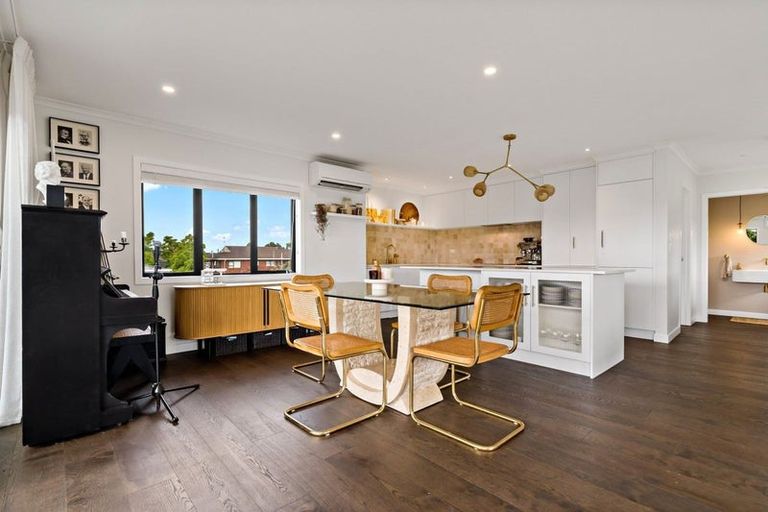 Photo of property in 5c Woodward Avenue, Mangere Bridge, Auckland, 2022