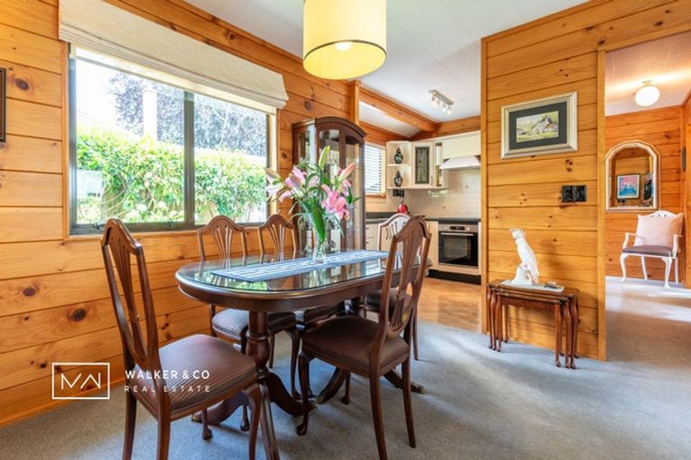 Photo of property in 1 Bathurst Street, Silverstream, Upper Hutt, 5019