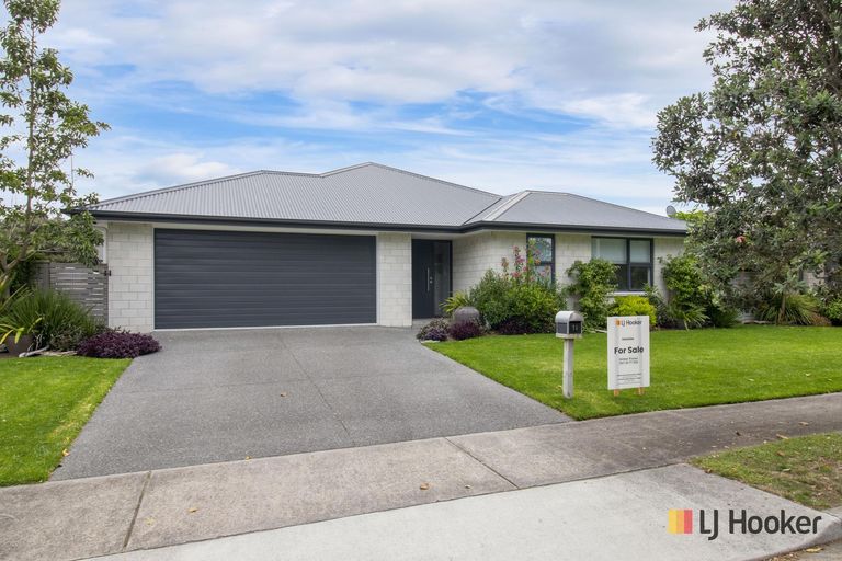 Photo of property in 11 Ian Place, Waihi Beach, 3611